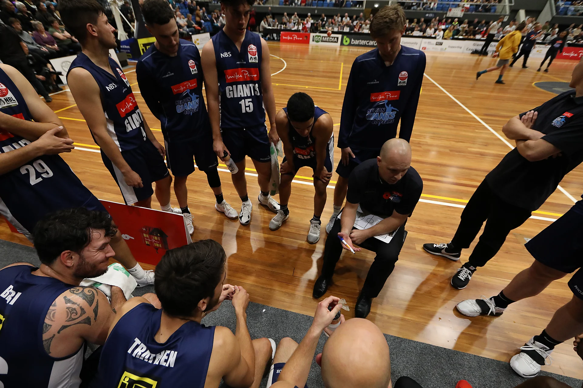 Giants pipped in thriller