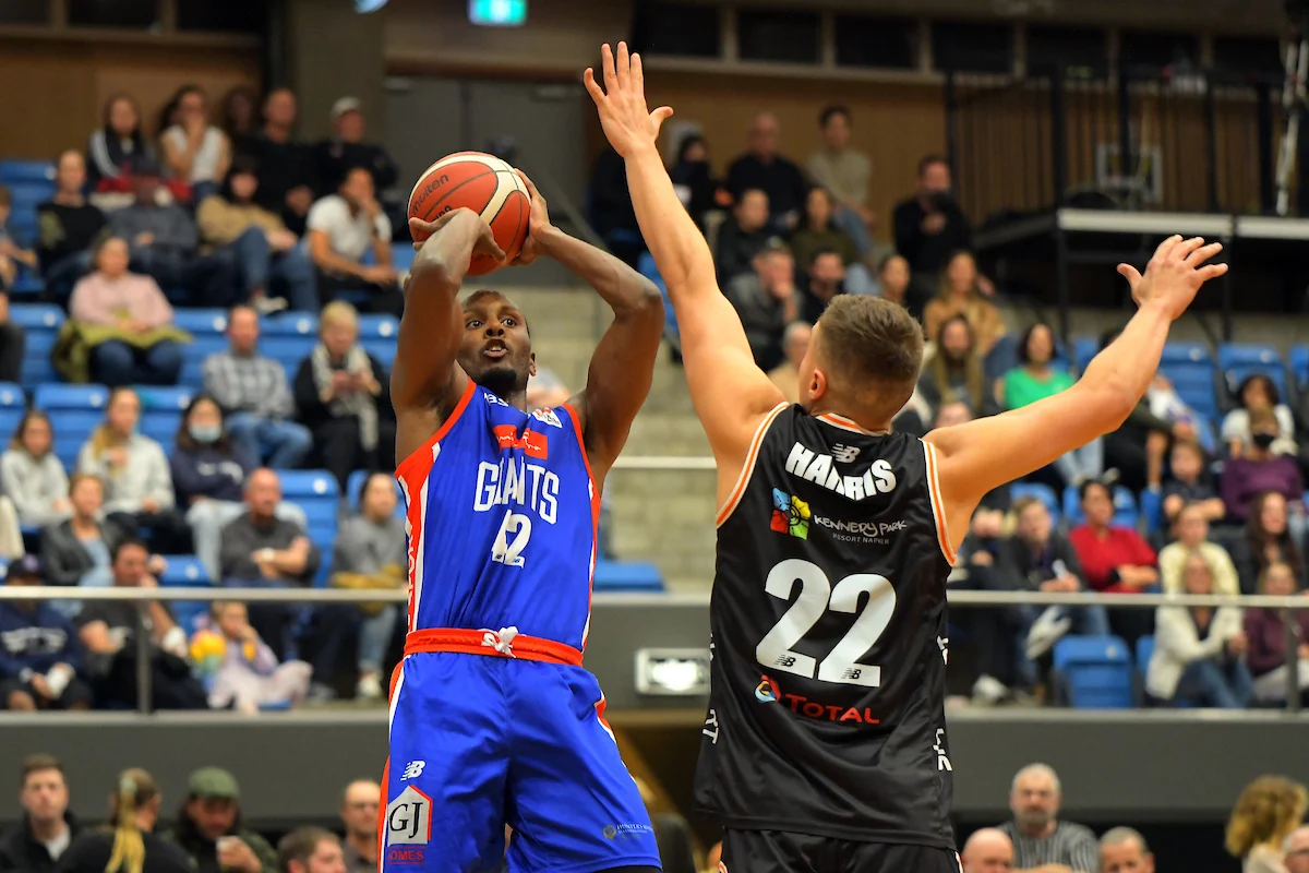 Stunning fight-back from Giants in Invercargill