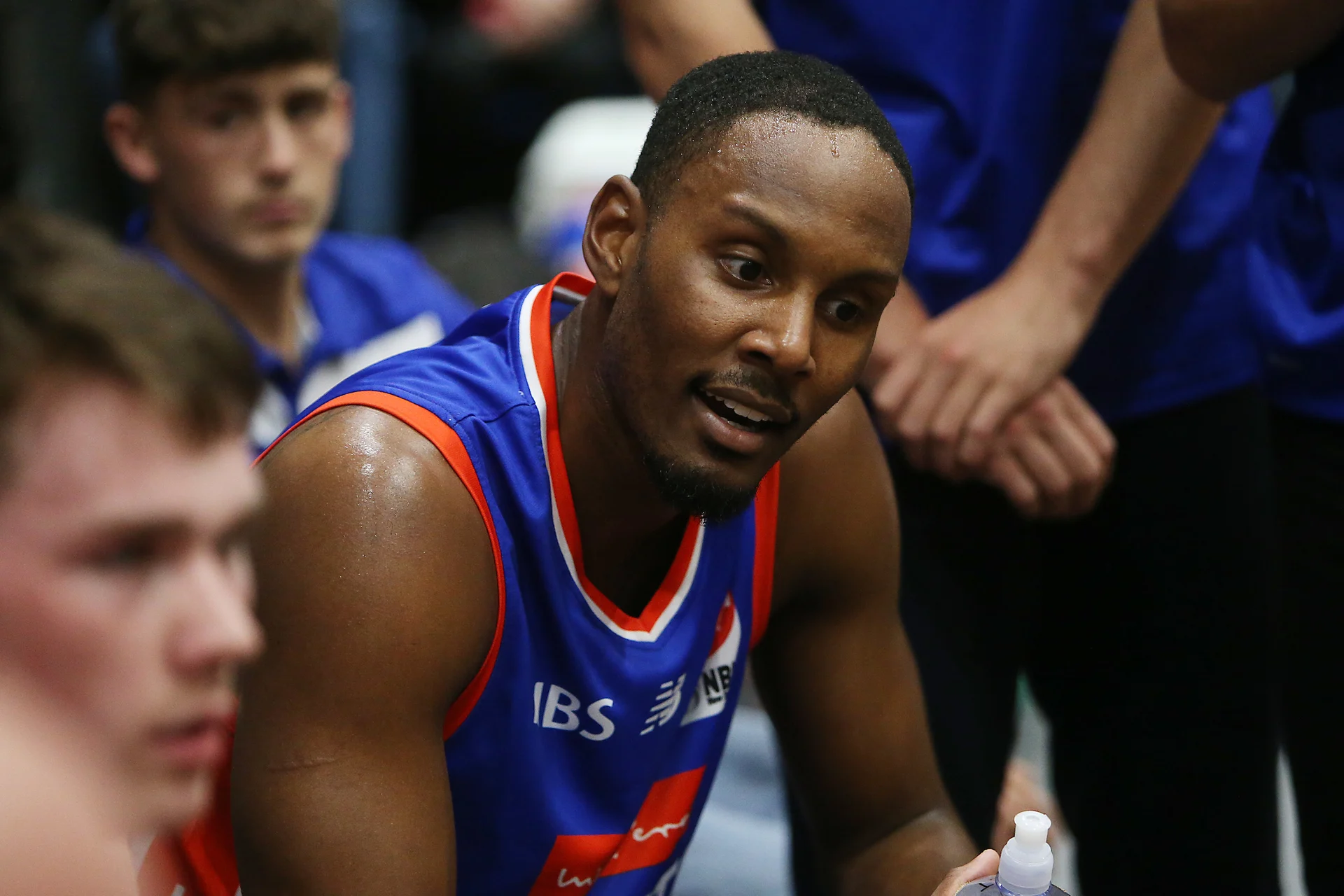 Giants get road double