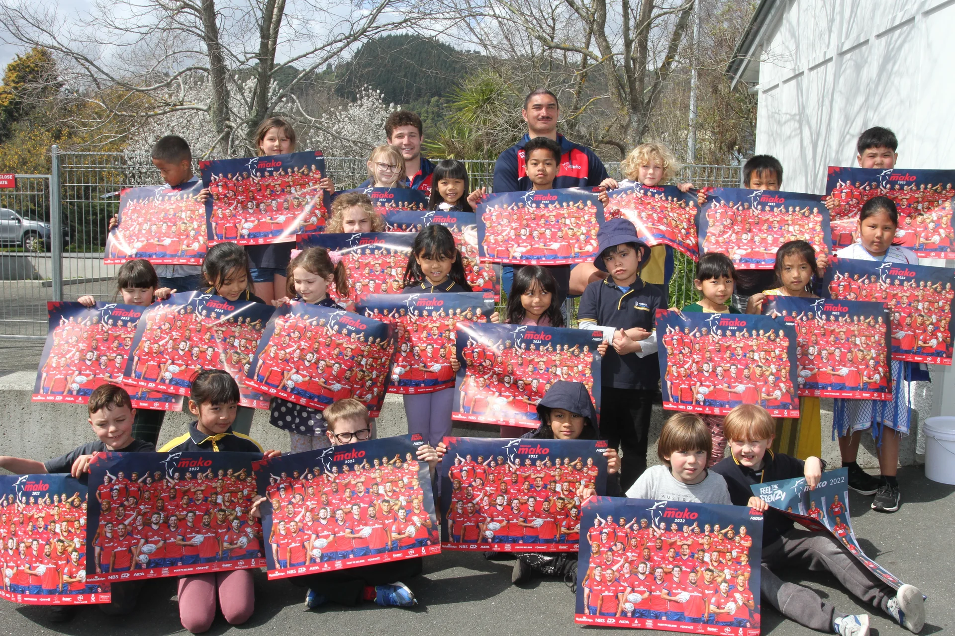 Mako deliver school lunches