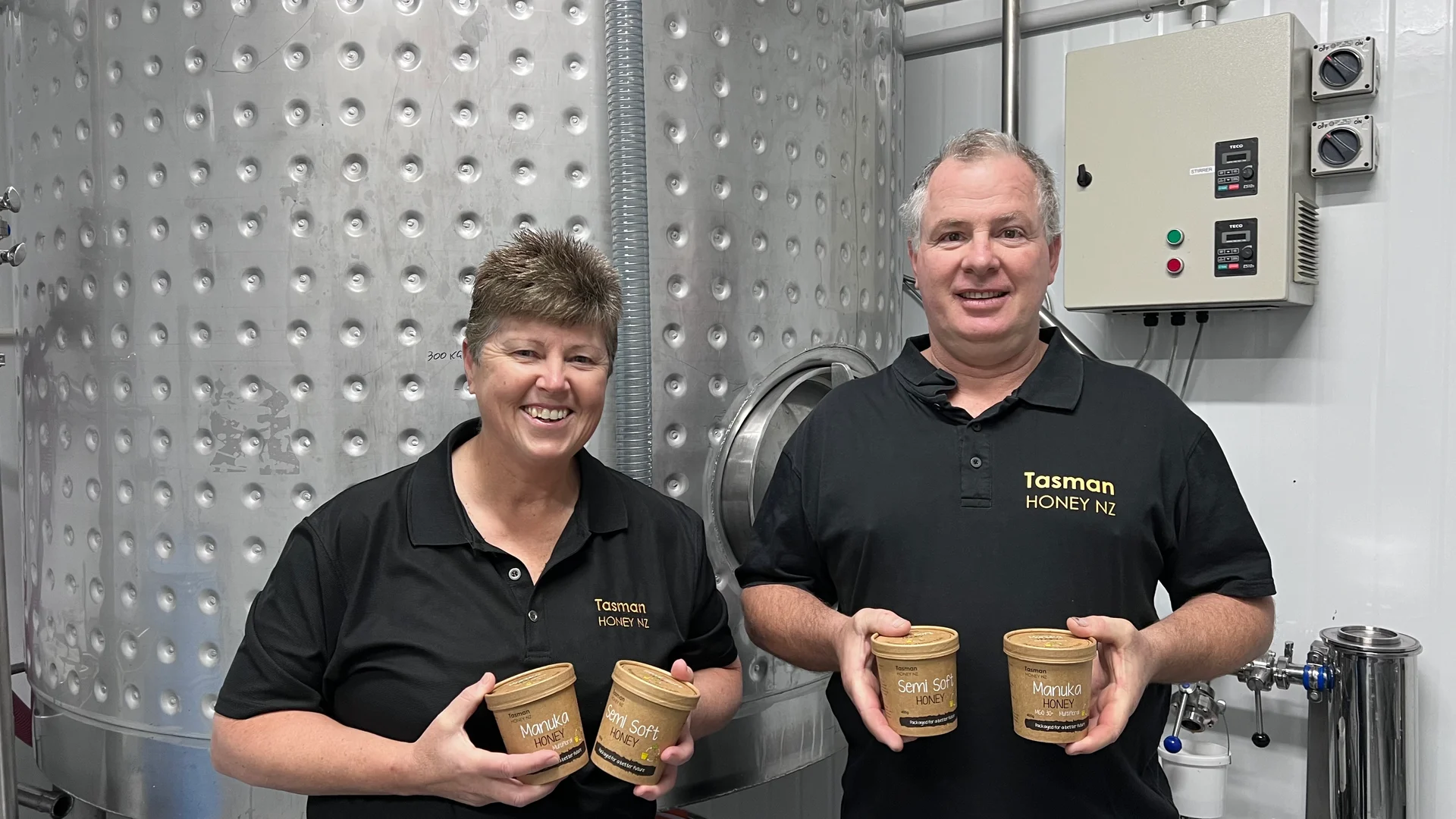 Tasman Honey abuzz with national award