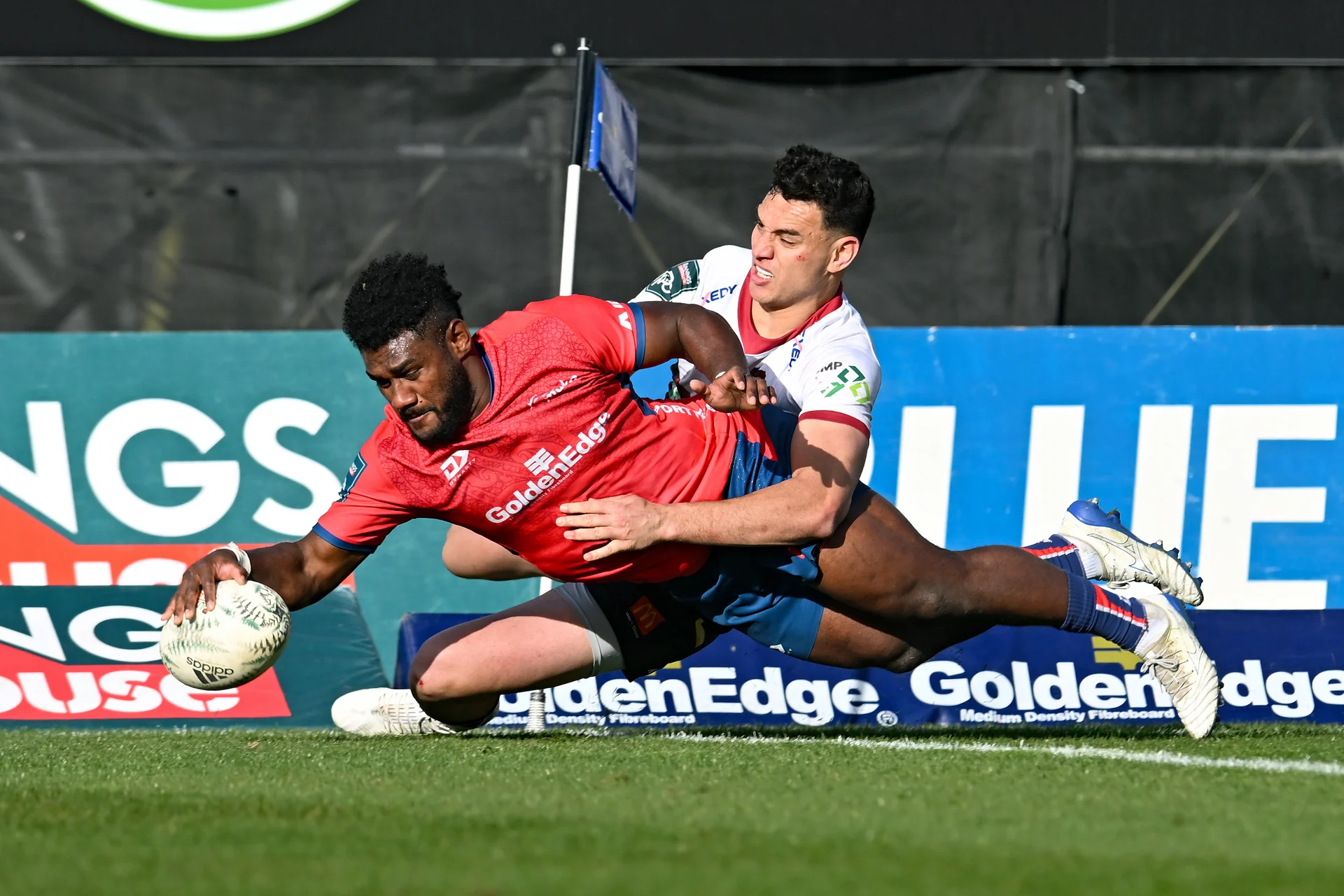 Turbulent win for Mako