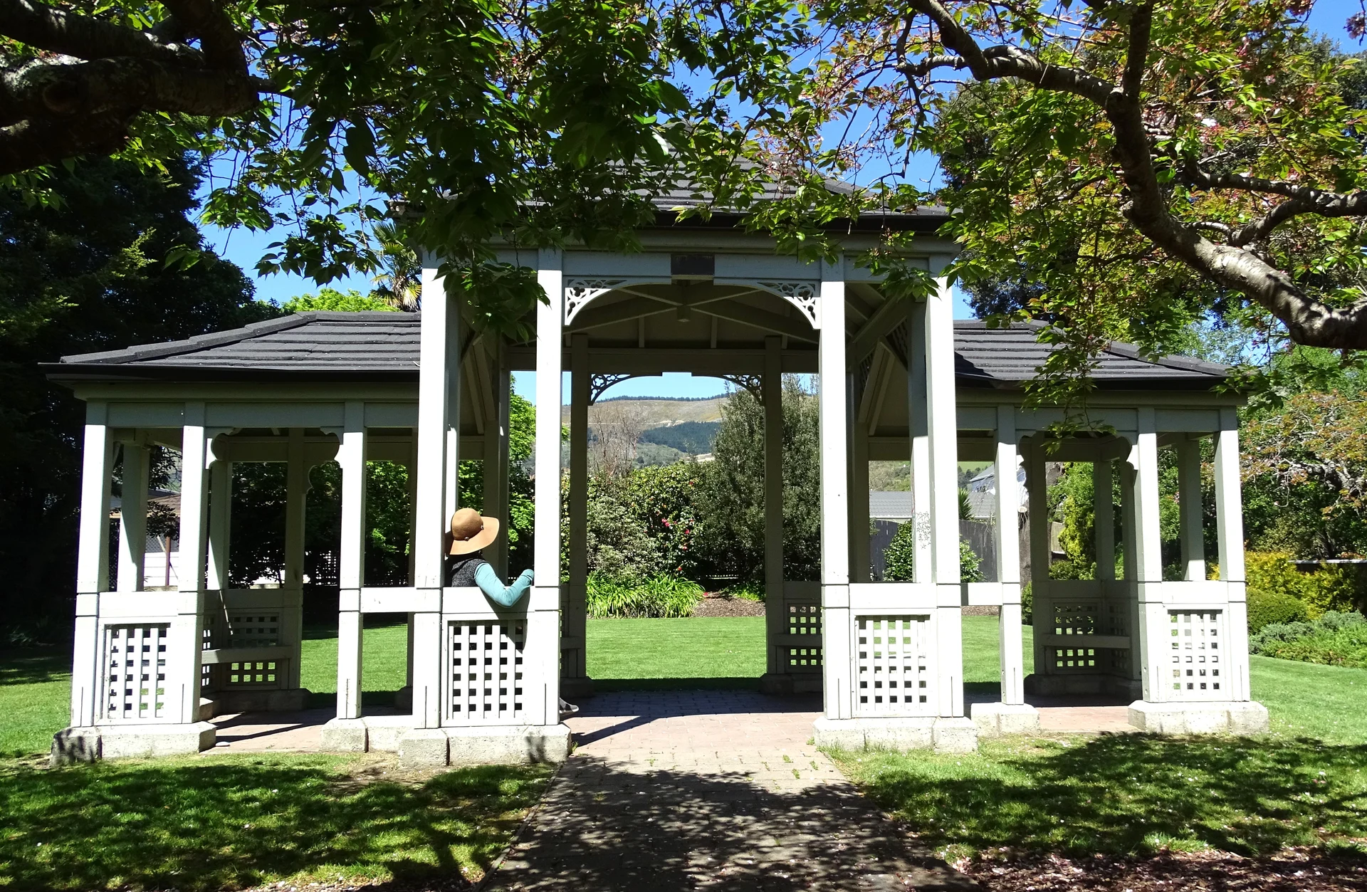 Meditating to happiness in the park
