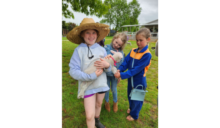 Wet weather doesn’t dampen Murchison’s Pet Day