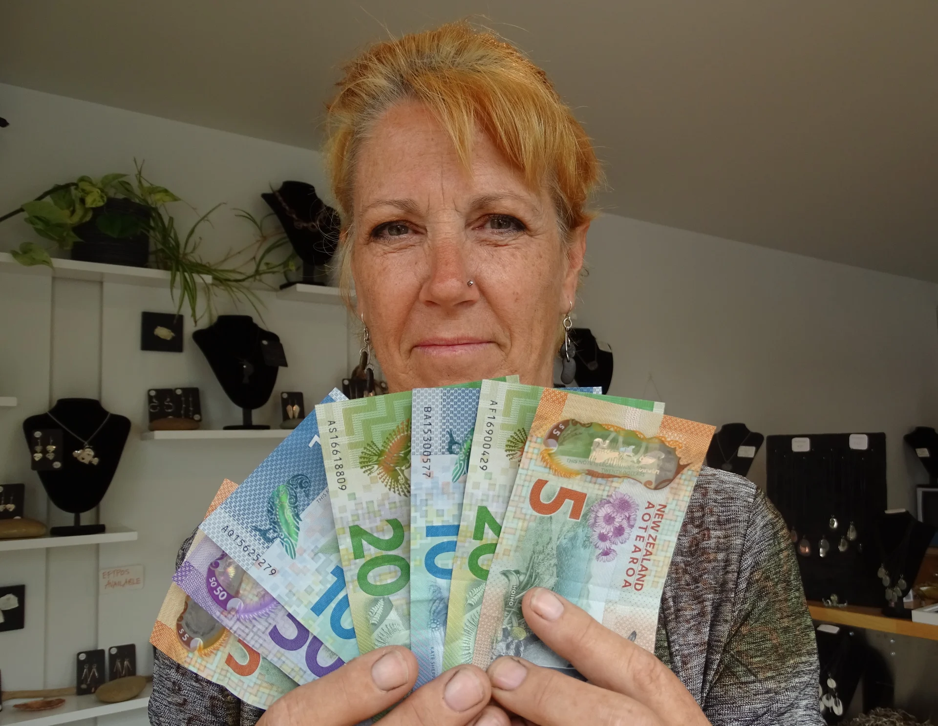 Cashless shop stirs up hornet’s nest