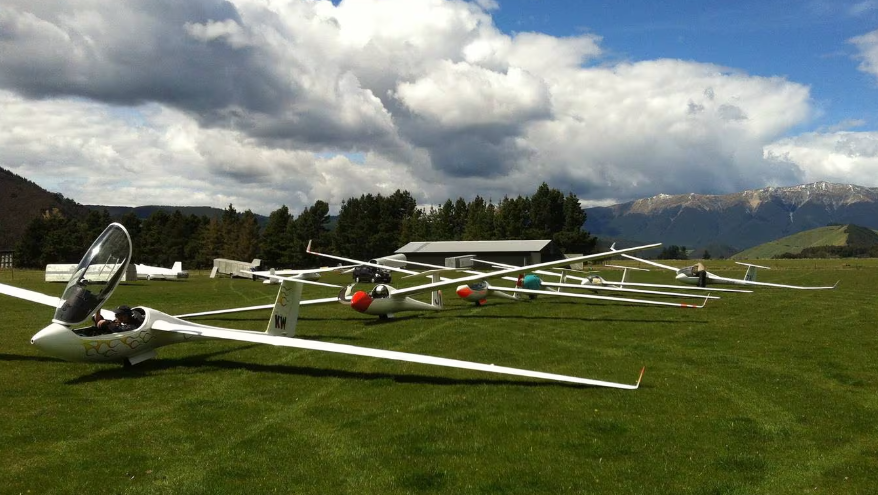 One dead after glider crash near St Arnaud