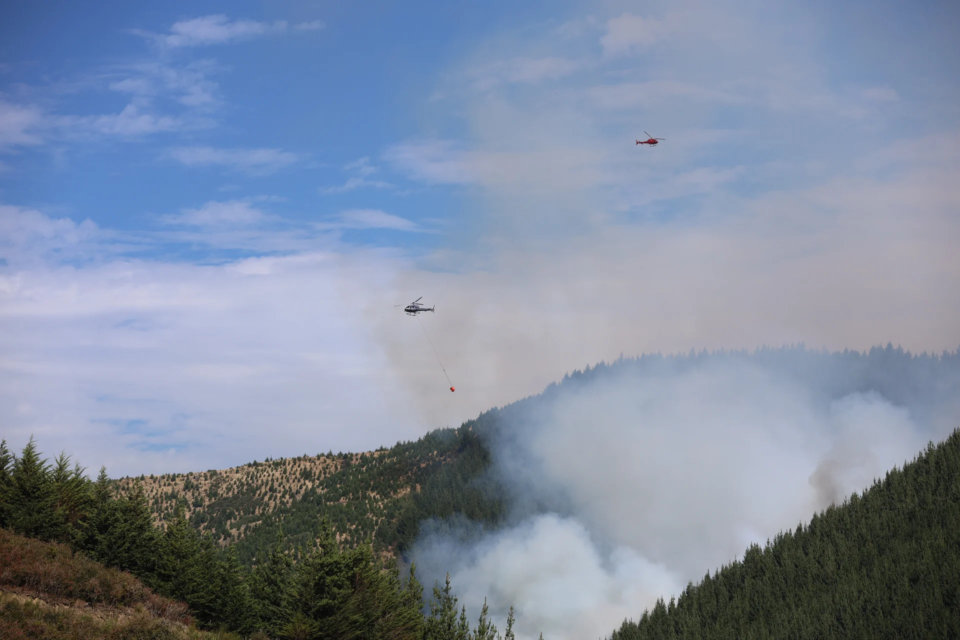 Lee Valley fire - 11 homes evacuated