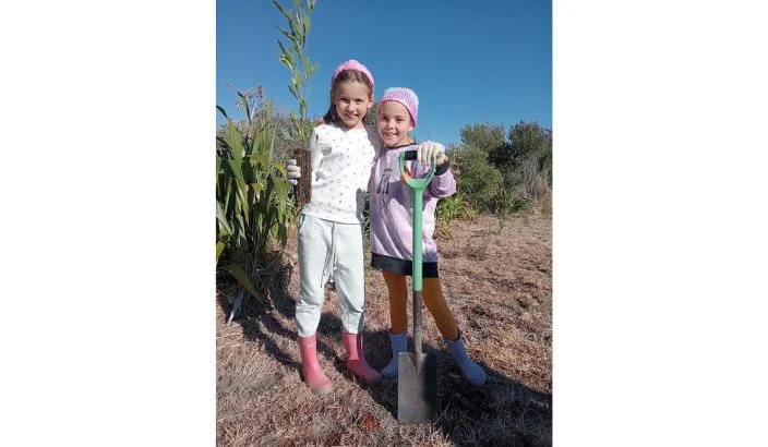 Young environmentalists help with golf club regeneration