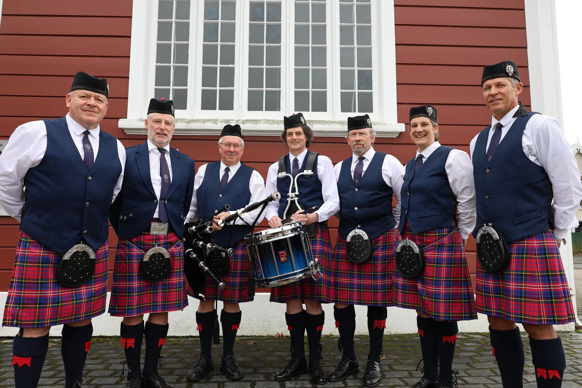Pipe band celebrate braw piping past
