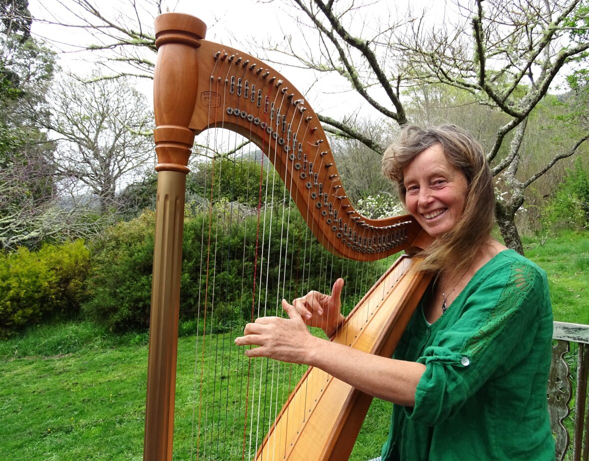 Harmony of harps play from the heart