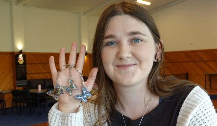 Pretty crafty describes sisterly love