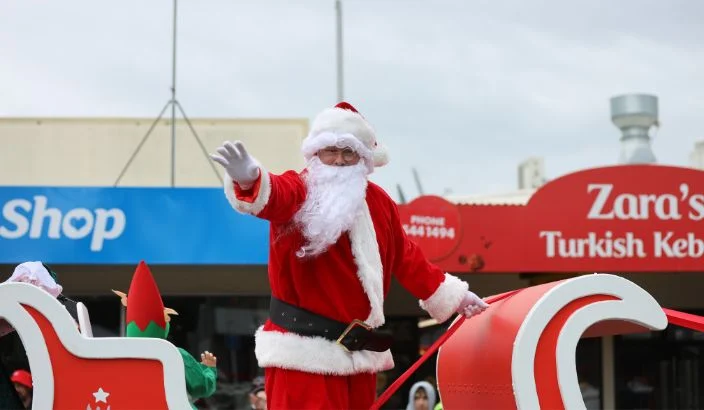 Supermarket steps back from Santa’s parade