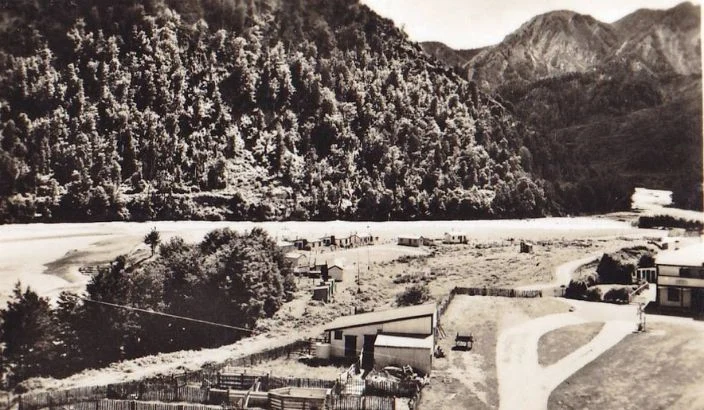 Hotels serving the miners of the Owen reefs