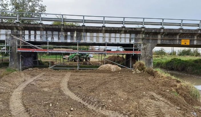 What’s the story….with the contractors under the Motueka bridge?