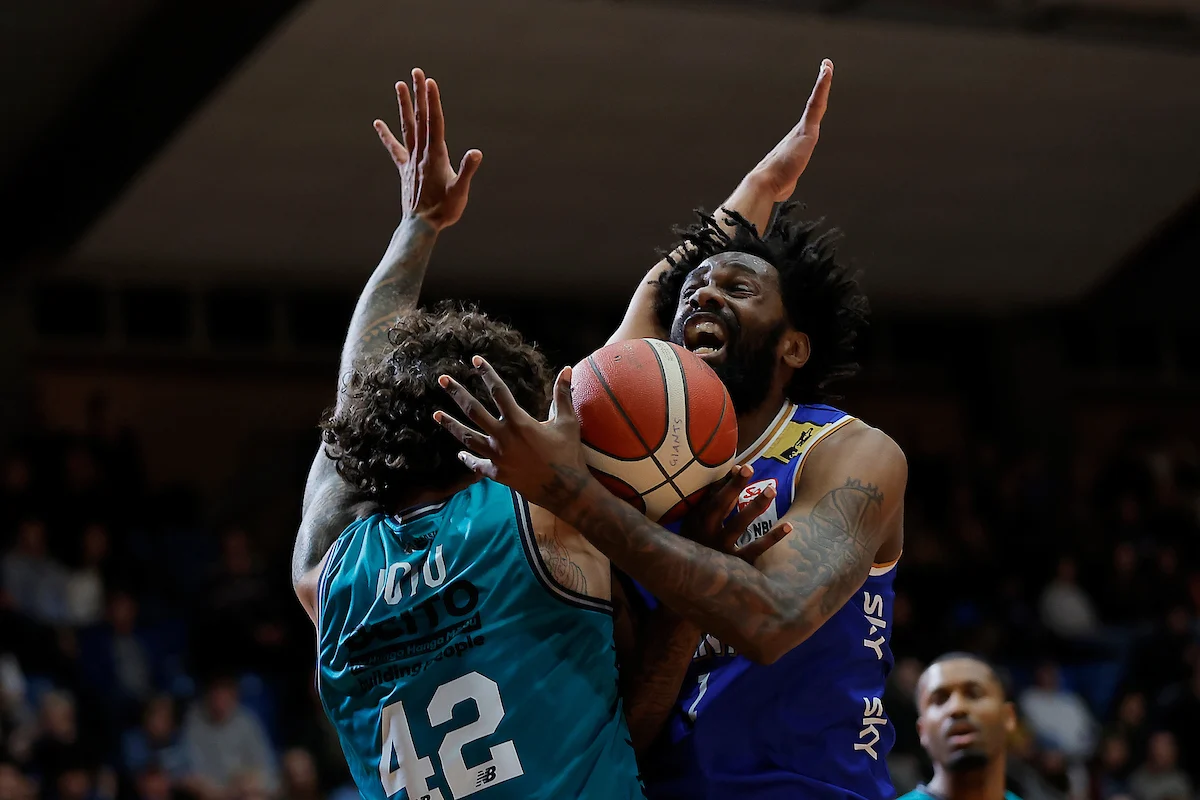 Giants clinging on to NBL play-off hopes