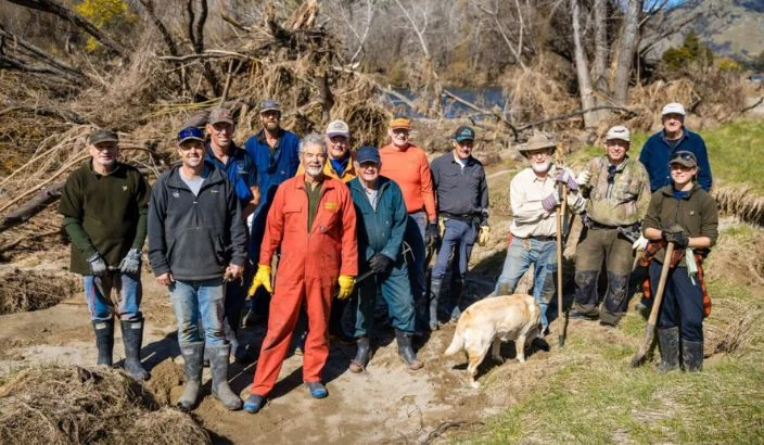 Anglers pitch in to help farmers