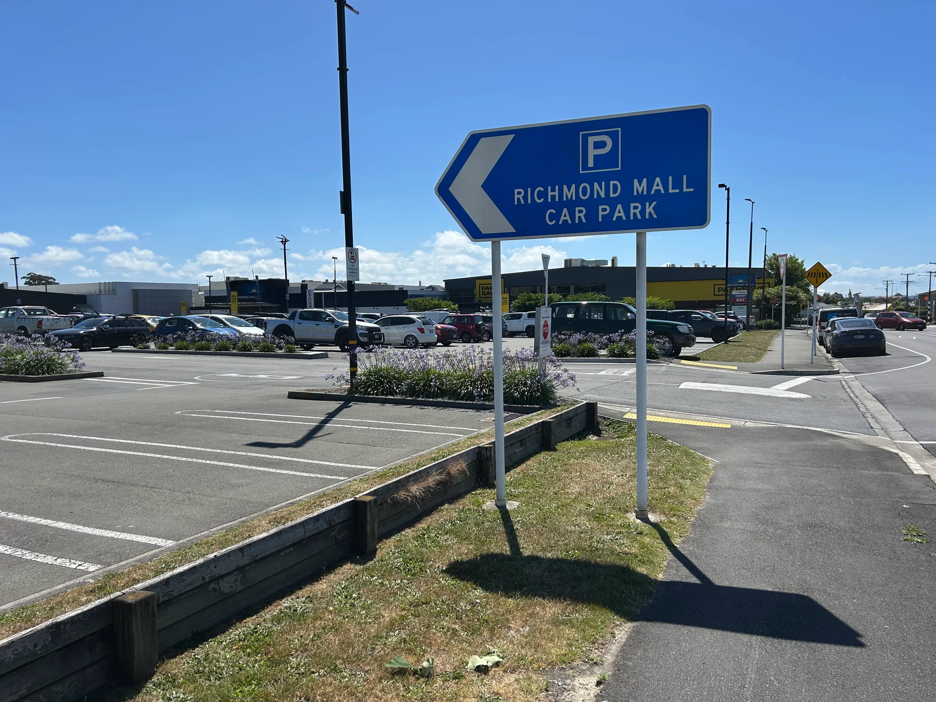 Two-hour parking limit at Richmond Mall