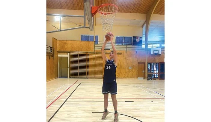 Big Mac bounds into basketball frame