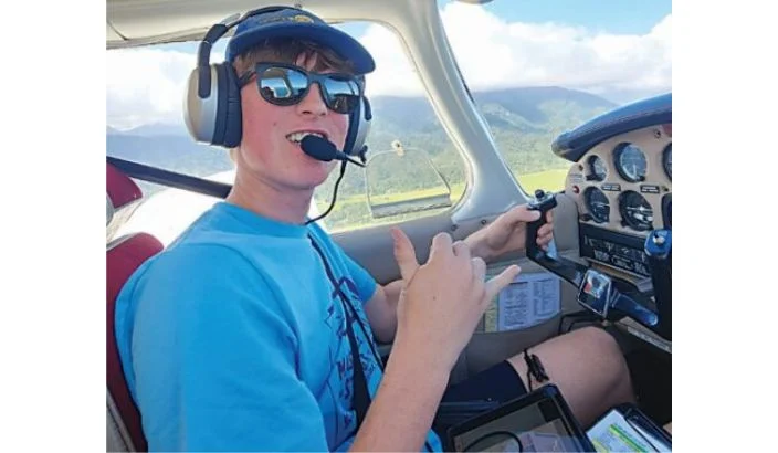 High-flier Leon gains commercial ticket