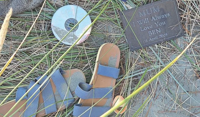 Items abandoned at beach include memorial plaque to ‘Mum’