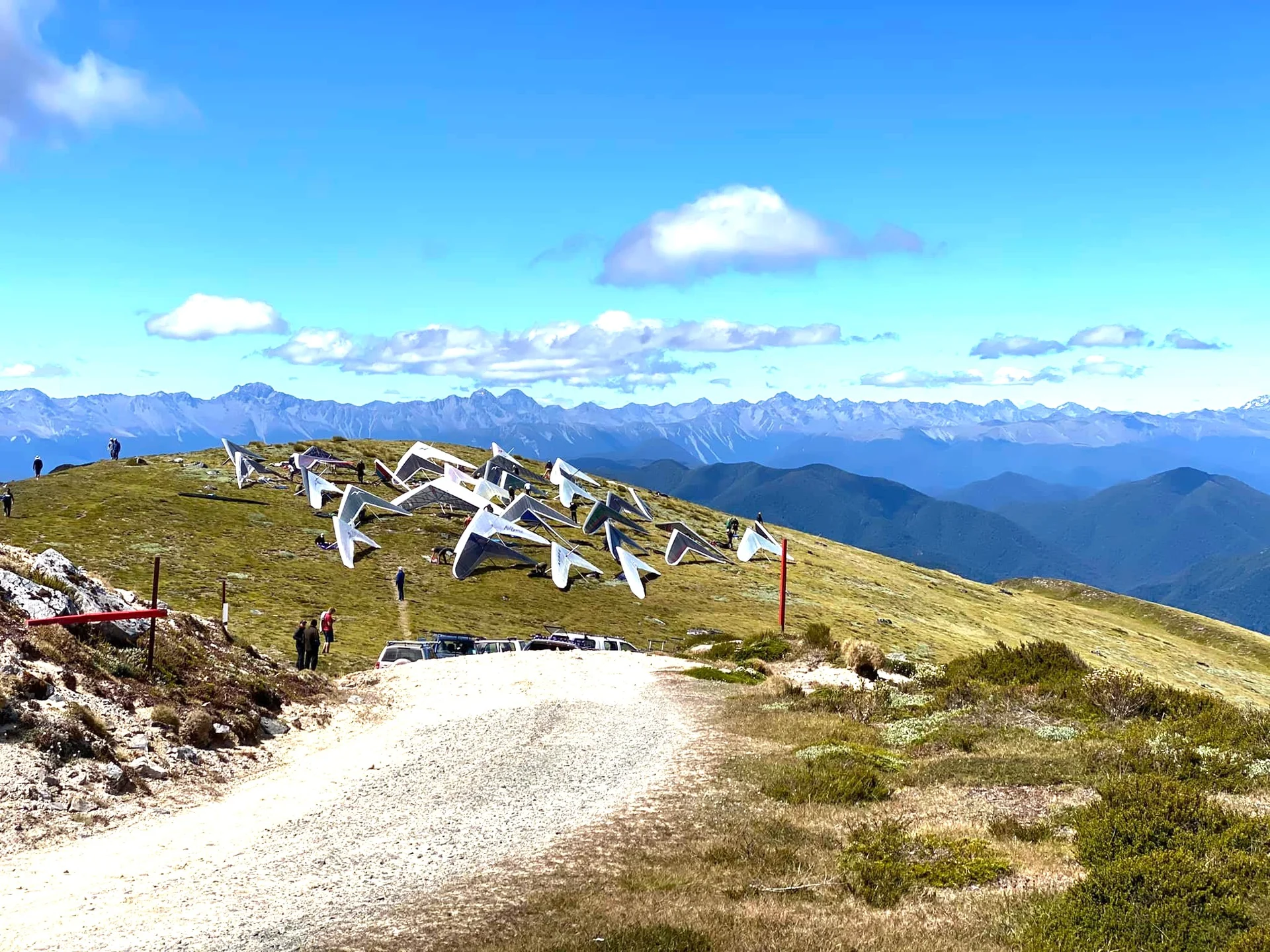 Hang gliders soar above Murchison