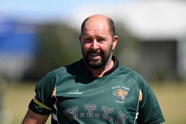 Hobbs century tribute wins Javans final