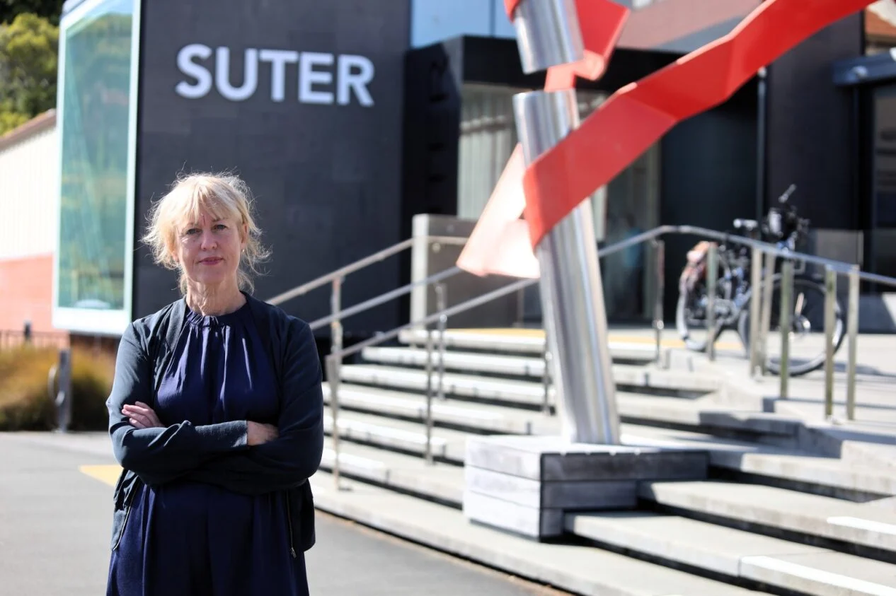 Suter seeks donated art for fundraiser