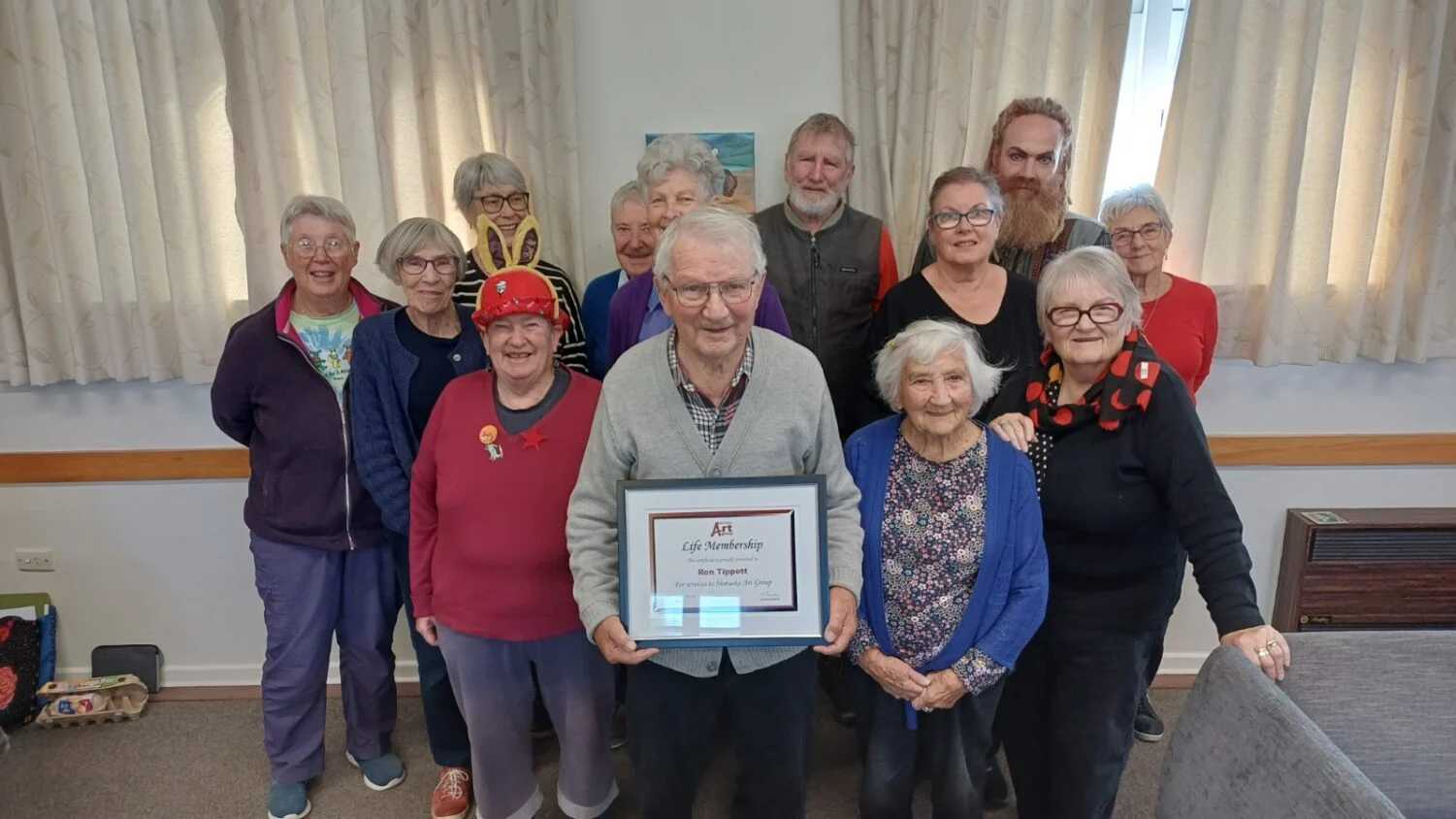 Motueka artist Ron Tibbett awarded life membership