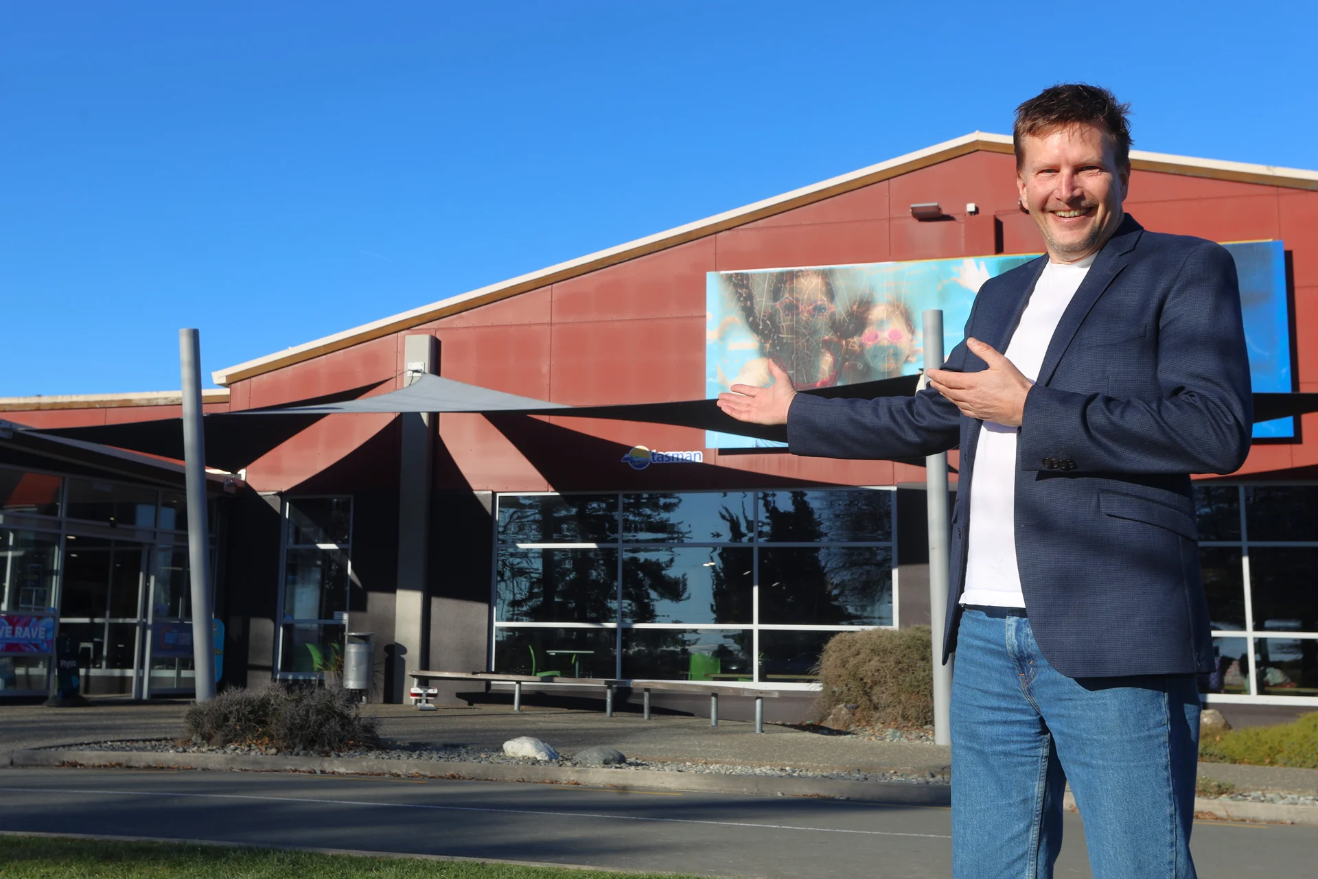 Richmond pool funding debate heats up