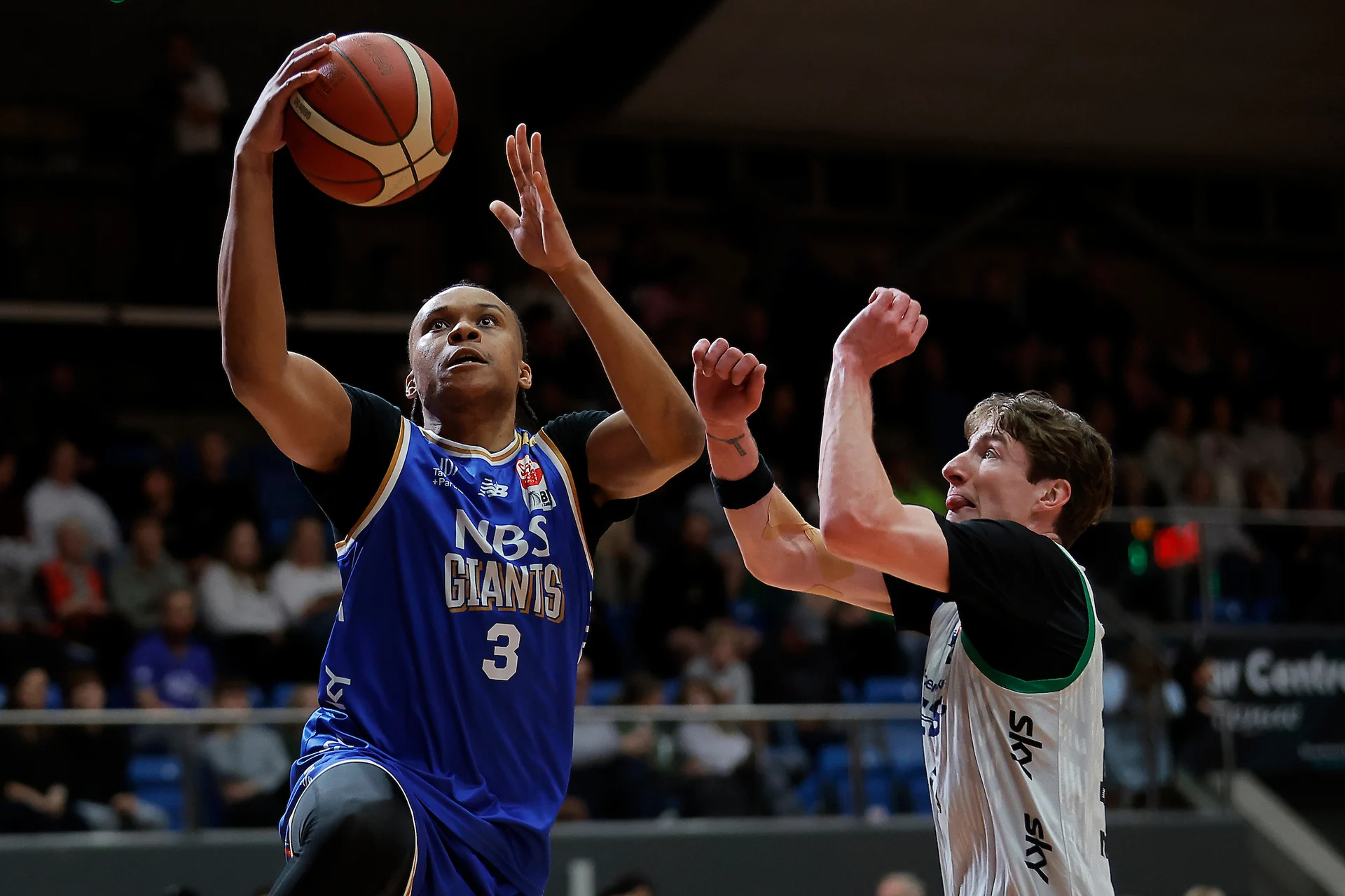 Giants rally to beat Jets, keep play-off hopes alive