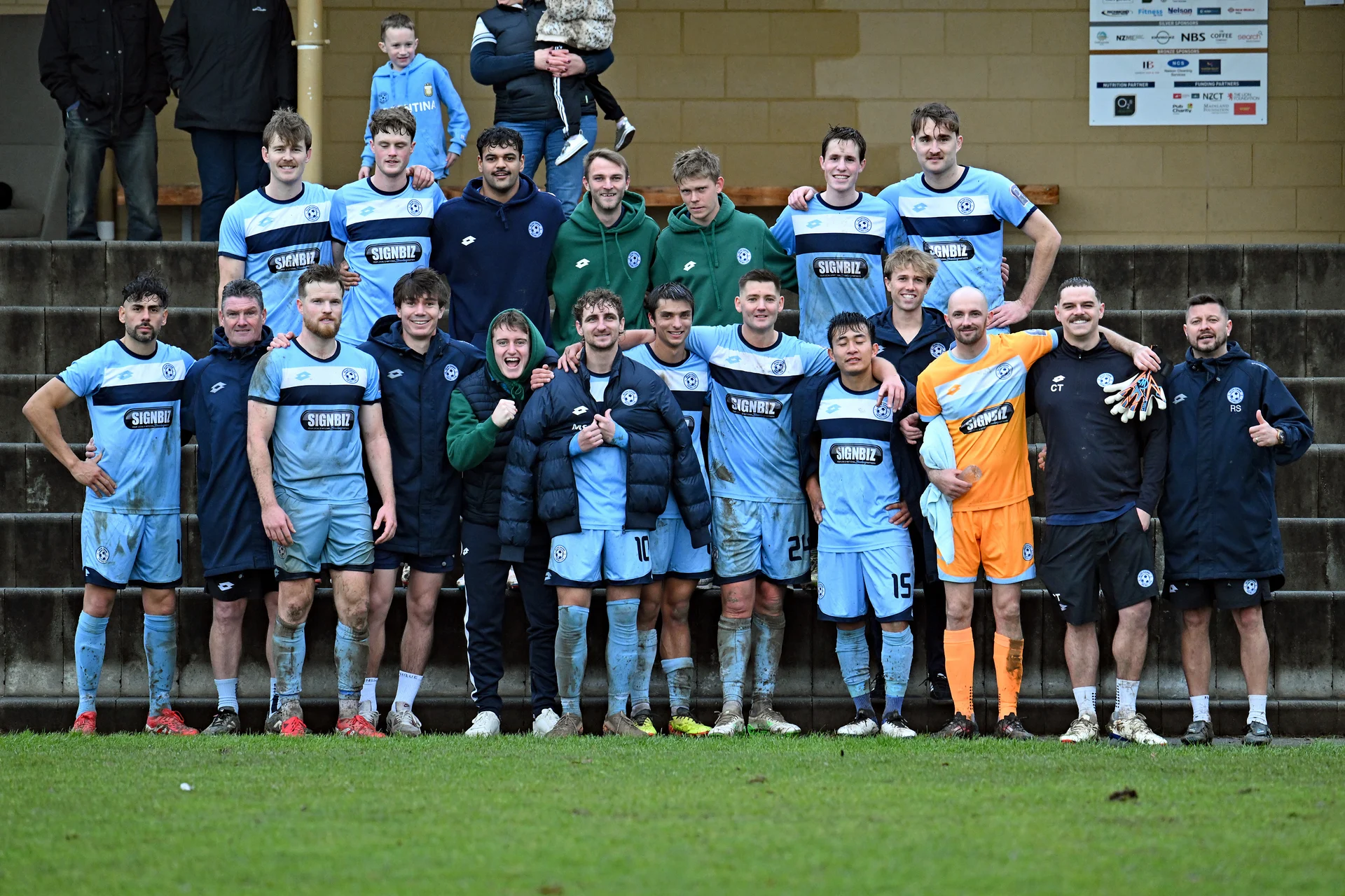 Suburbs storm into Chatham Cup quarters