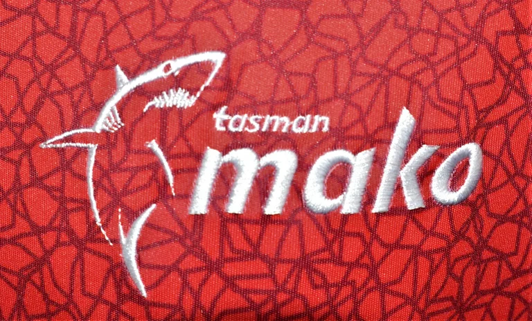 Mako concede 50 in Napier