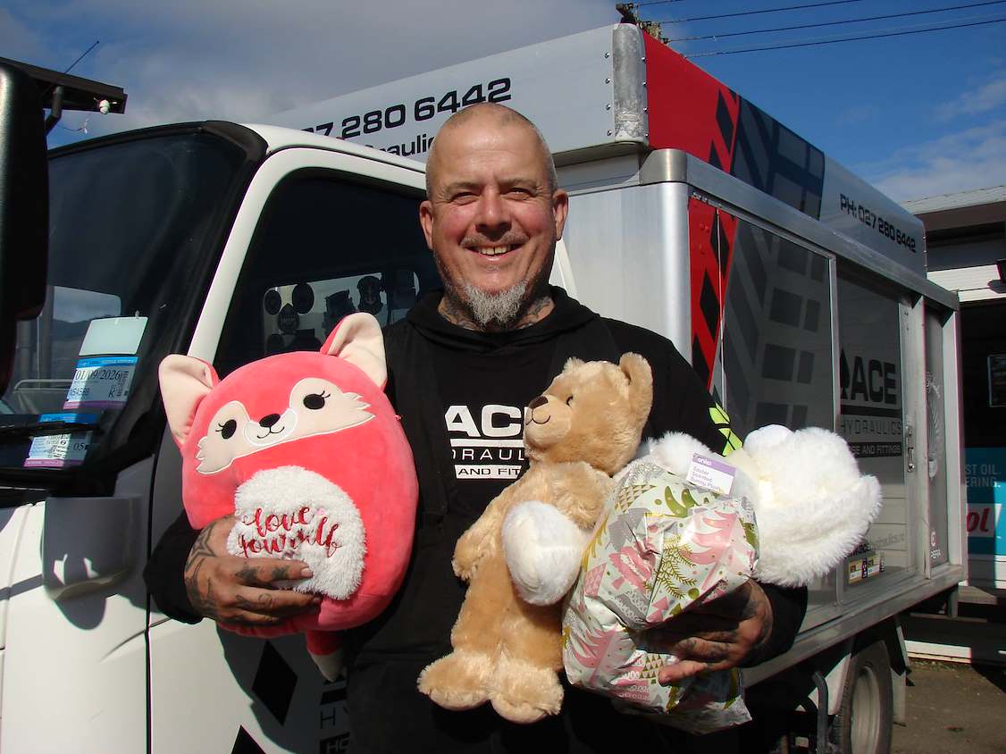 Richmond couple launches Christmas gift drive