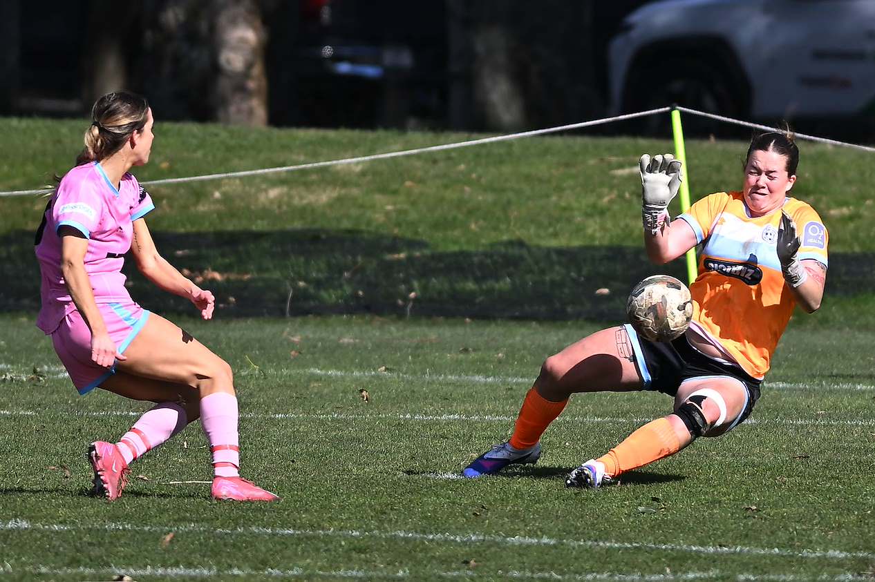 Suburbs women hold firm in windy draw