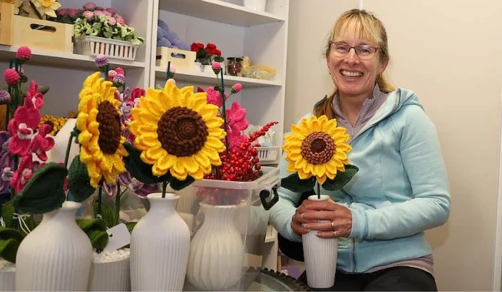 Crochet blooms help Māpua Hall thrive