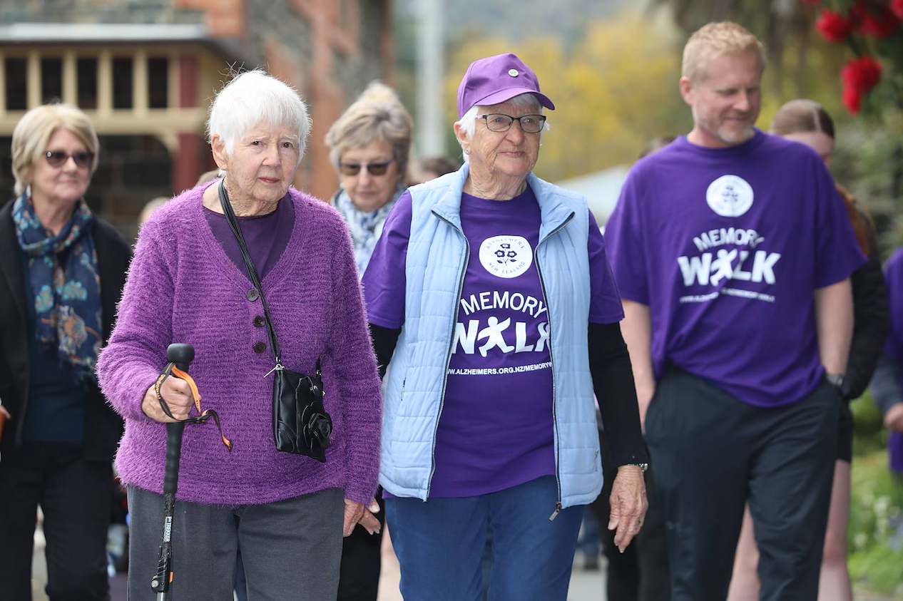 Alzheimer’s Memory Walk draws purple-clad supporters