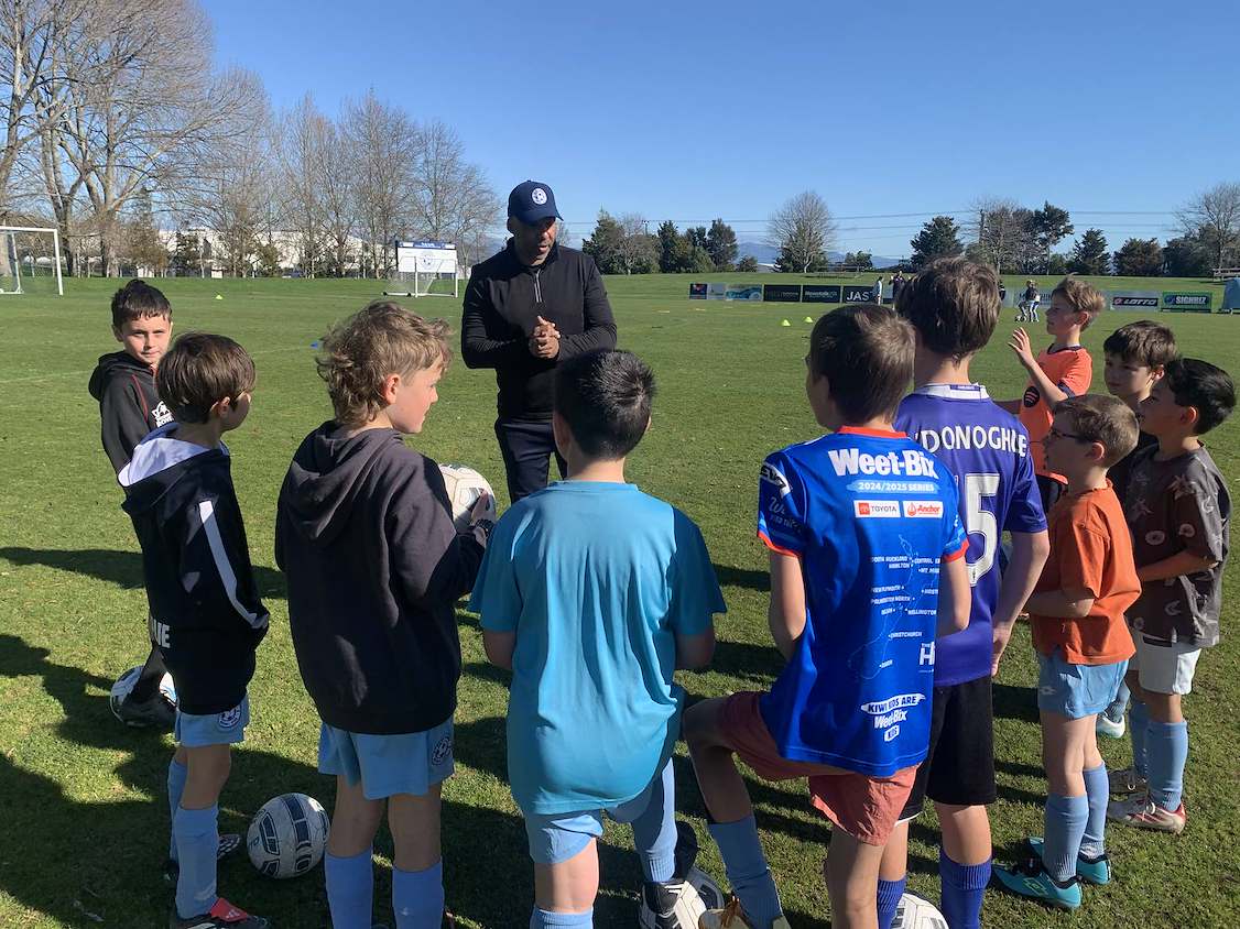 Former football star passes on skills and stories