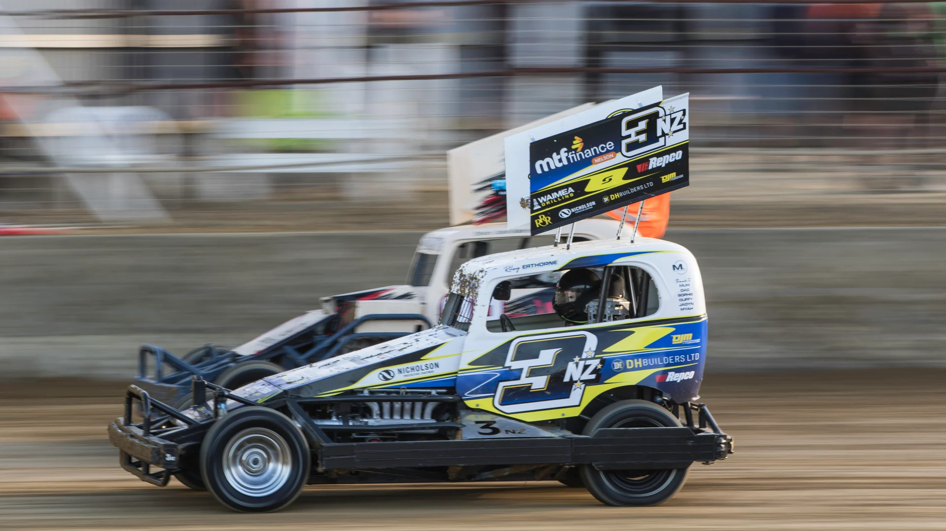 Big fields fuel thrilling speedway return