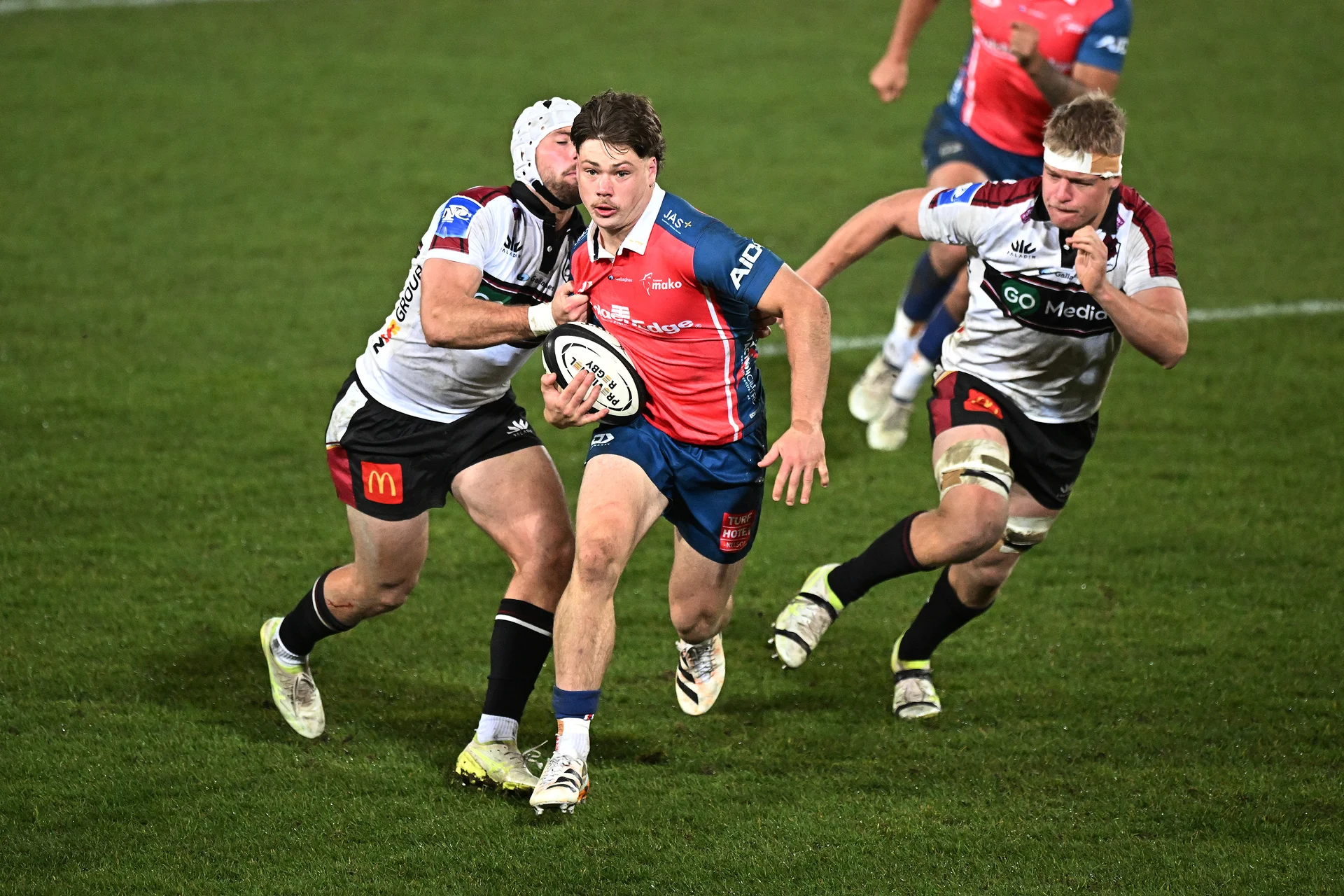Mako hold on for opening win