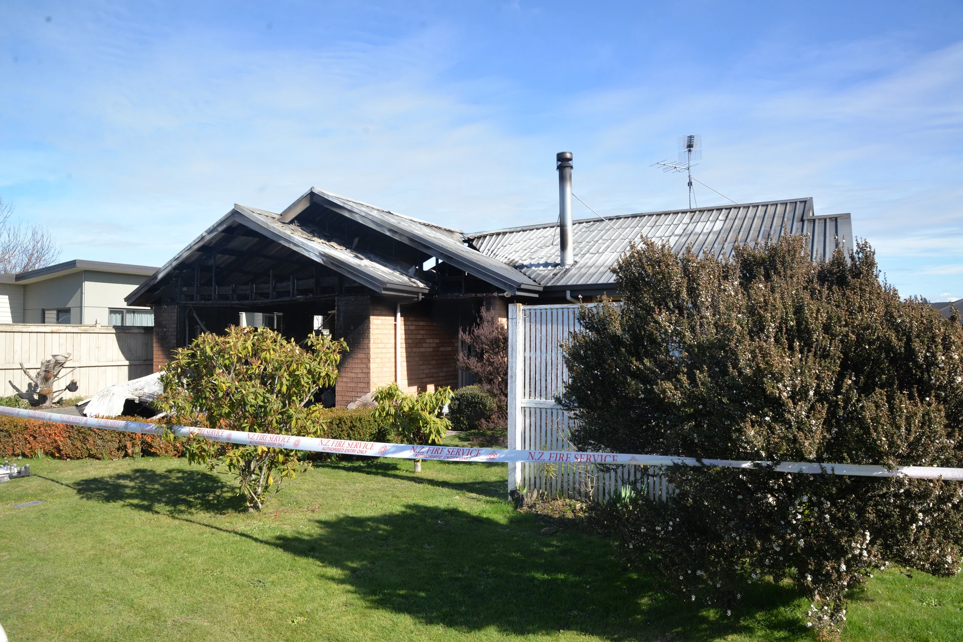Residents escape as fire destroys Renwick home