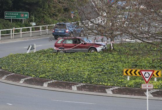 Car hits tree on Annesbrook roundabout