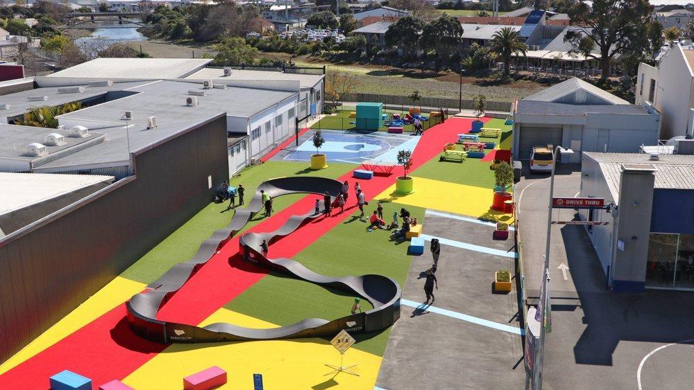 Children threatened at playground