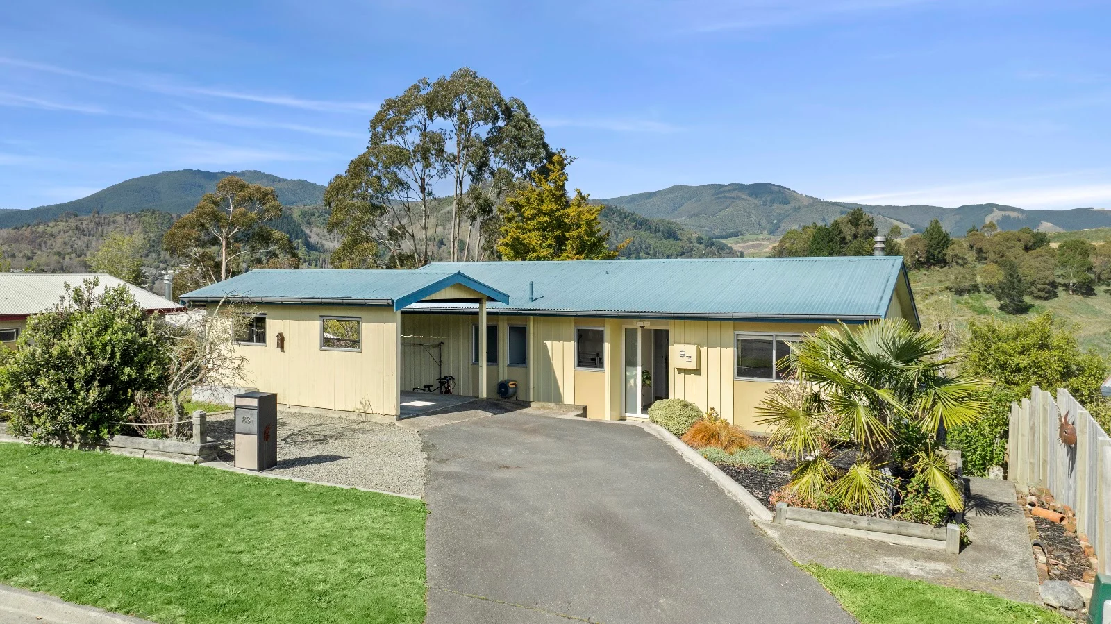 Elevated Family Living or perfect Starter!