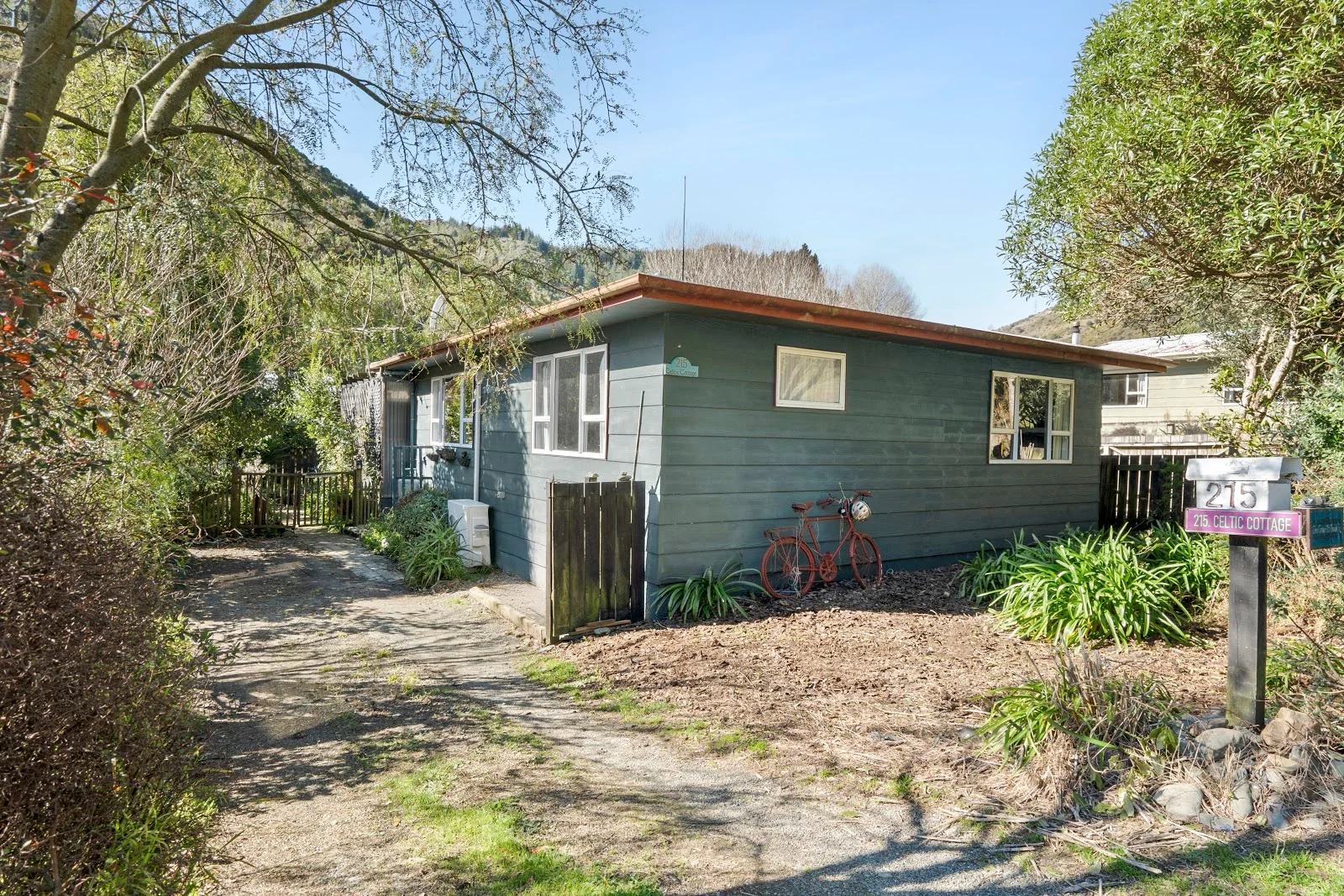 Enjoy the "Celtic Cottage" Living!