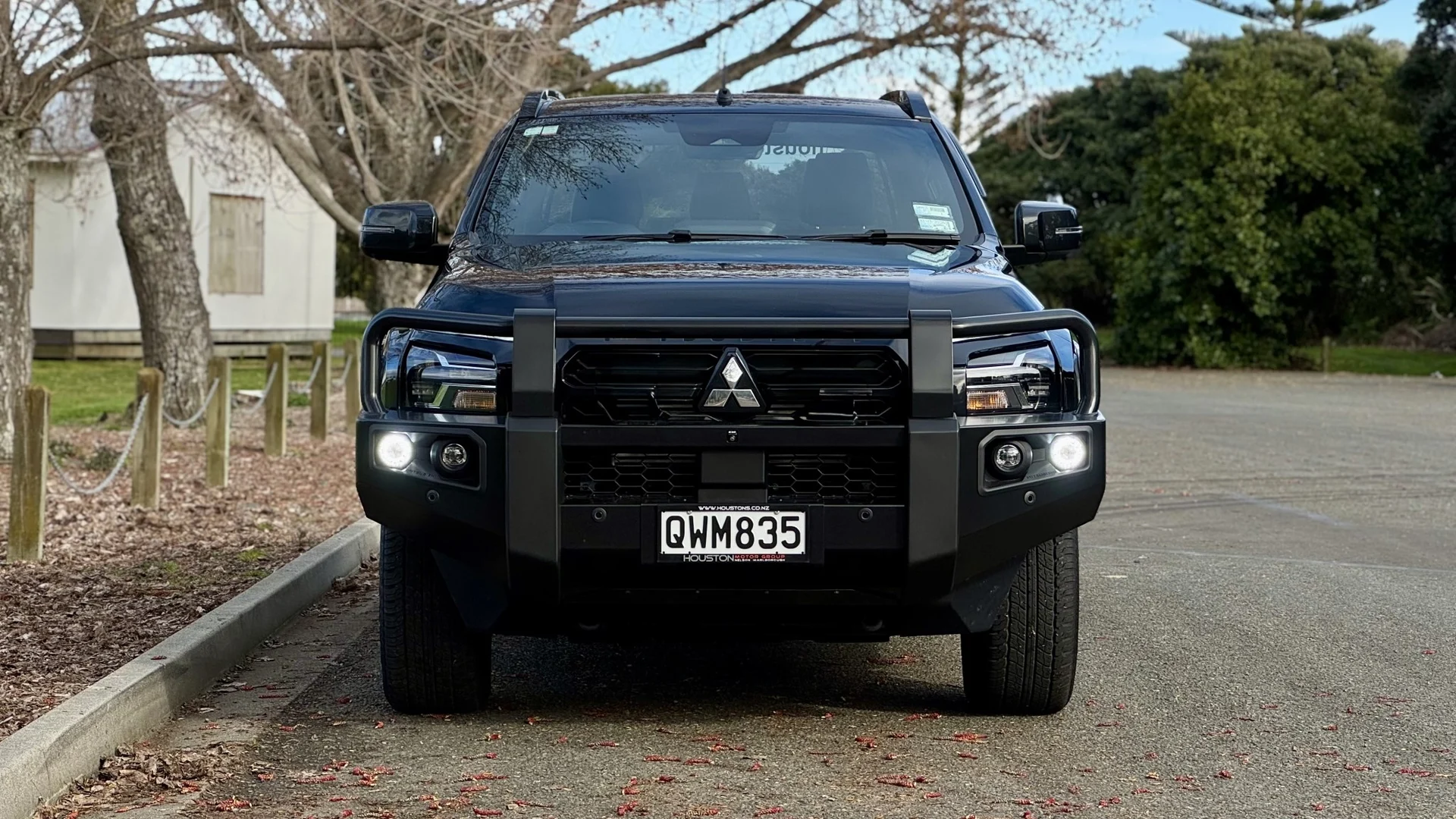 2025 Mitsubishi Triton - Thumbnail 2