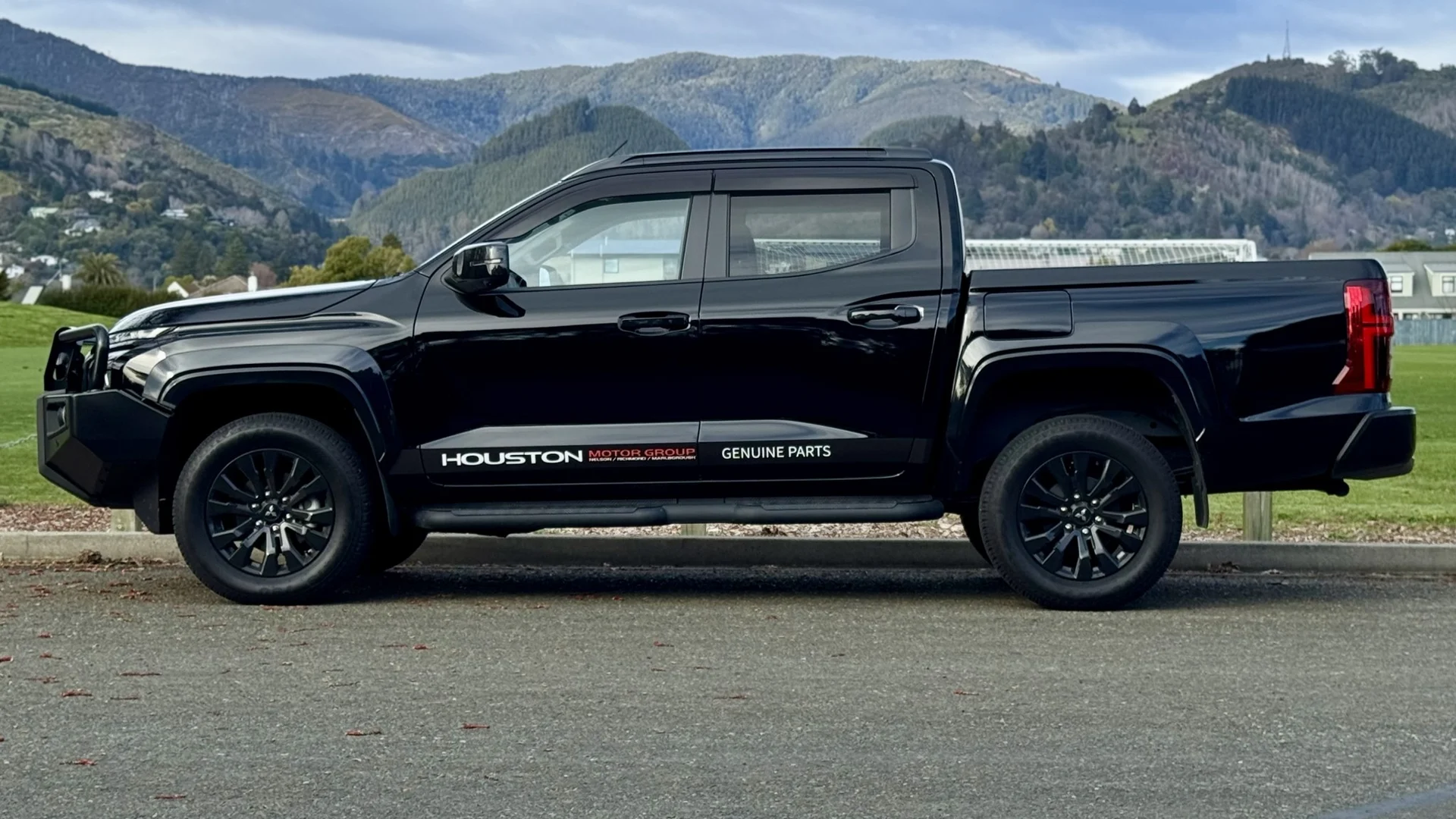 2025 Mitsubishi Triton - Thumbnail 3