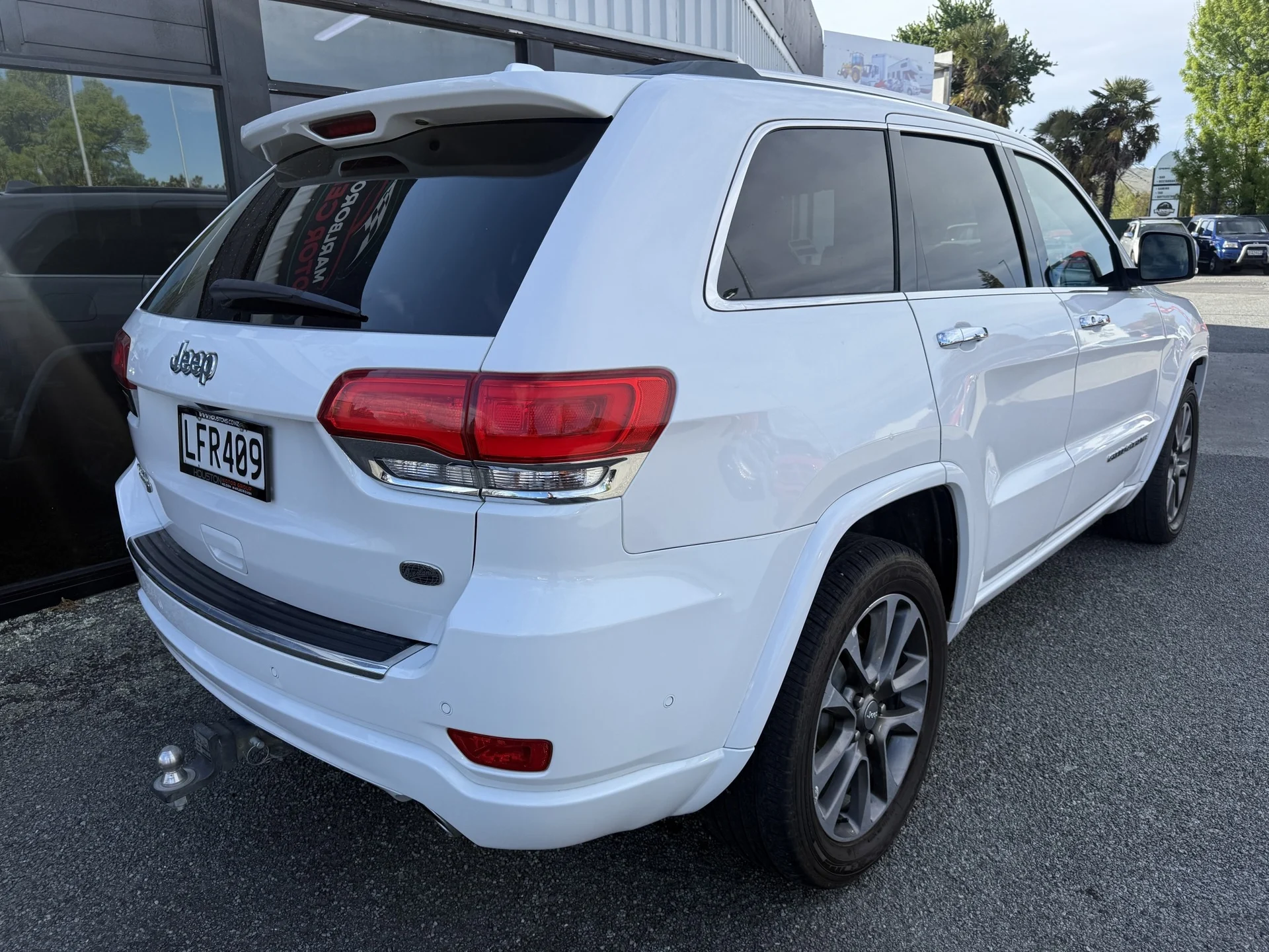 2018 Jeep Grand Cherokee - Thumbnail 2