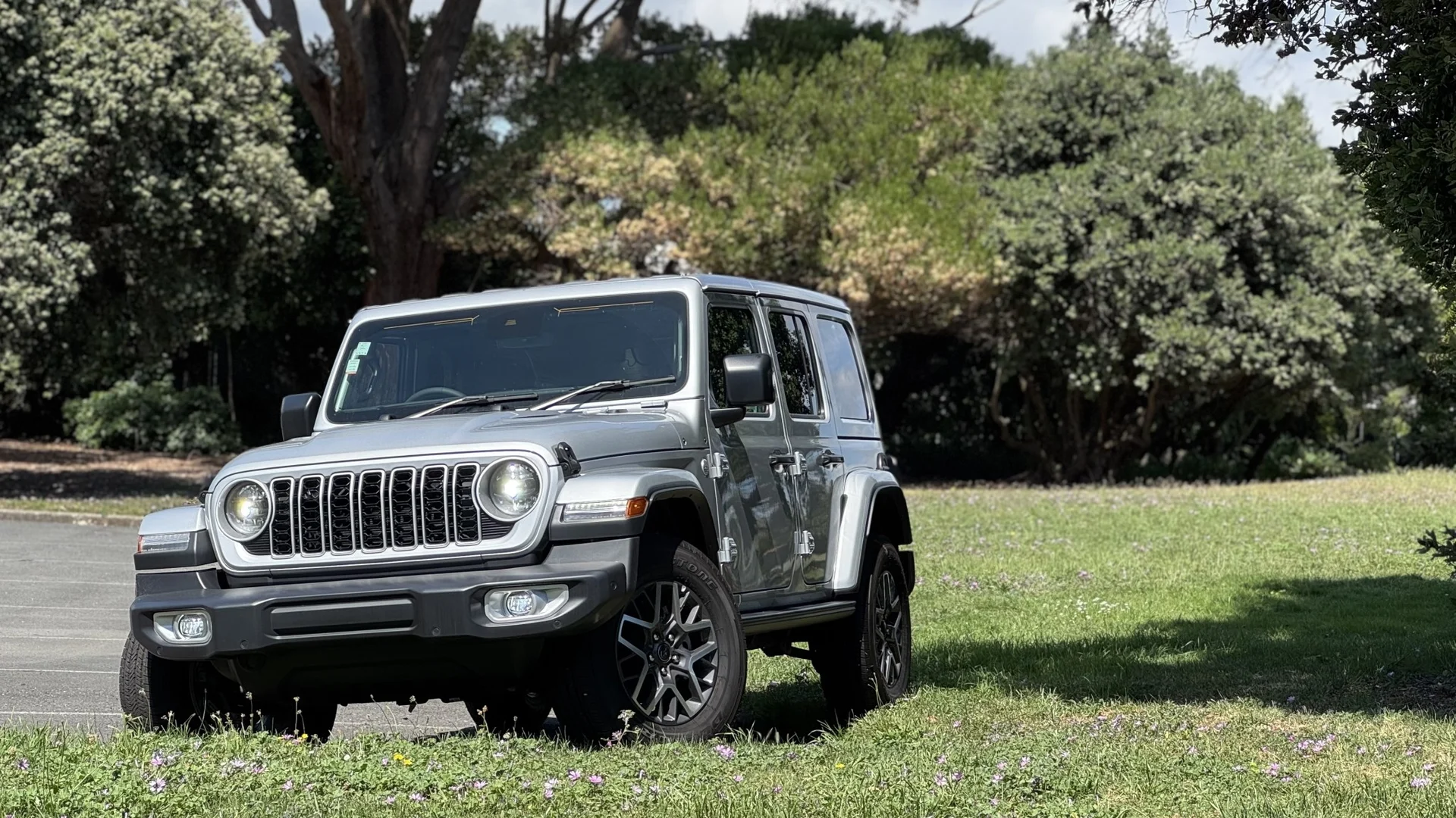 2026 Jeep Wrangler 4dr Overland 4WD - Thumbnail 3