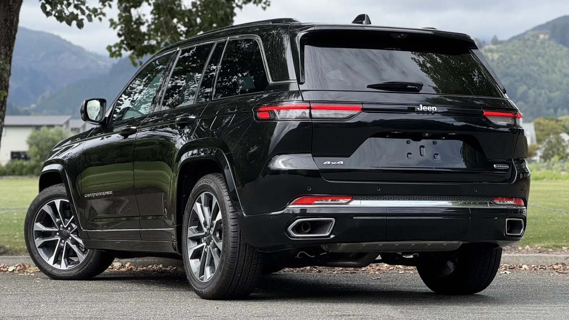 2026 Jeep Grand Cherokee - Thumbnail 2