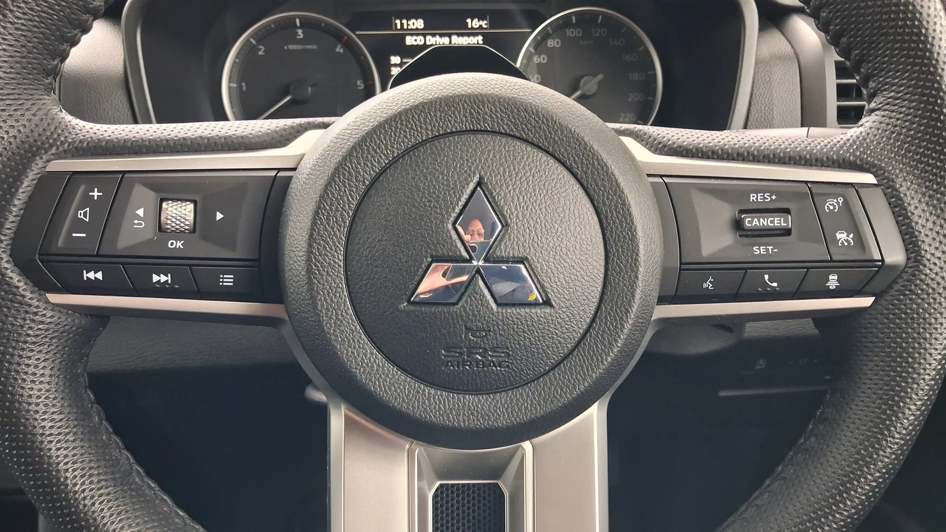 2025 Mitsubishi Eclipse Cross - Thumbnail 2